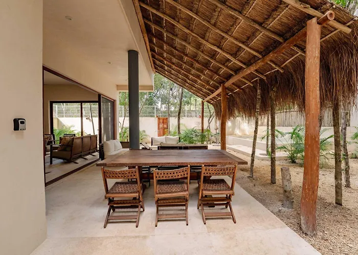 Chic 4br With Private Pool In Holistika Villa *