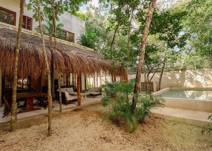Chic 4br With Private Pool In Holistika