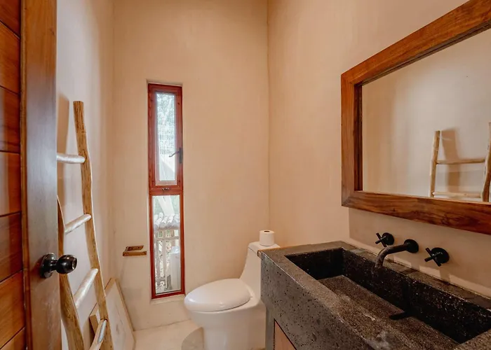 Chic 4br With Private Pool In Holistika Villa