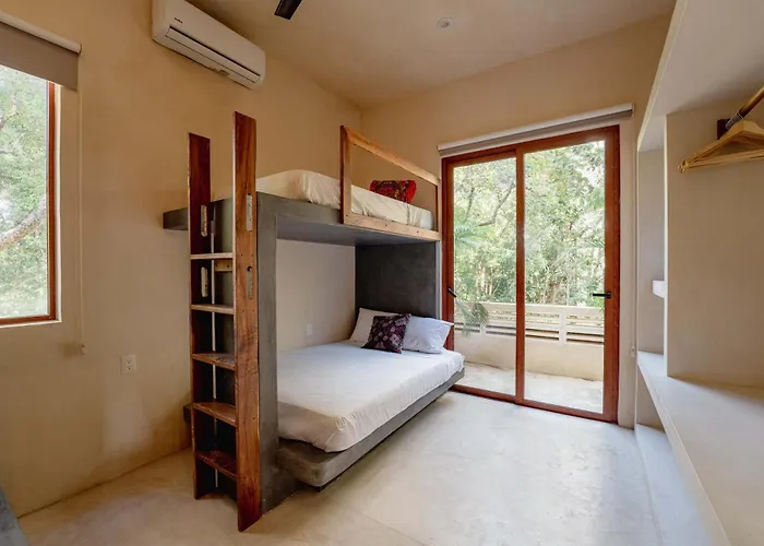 Chic 4br With Private Pool In Holistika Villa