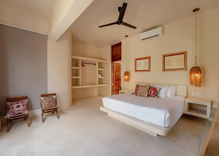 Chic 4br With Private Pool In Holistika Villa